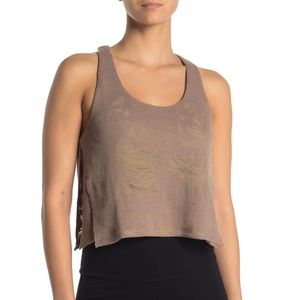 Alo Scoop Neck Vented Crop Tank Top